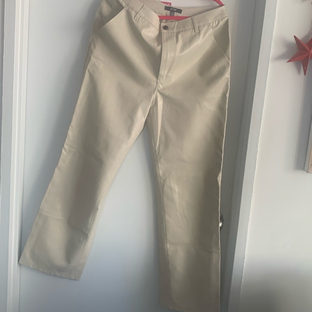 Fabric to look and feel like alligator.